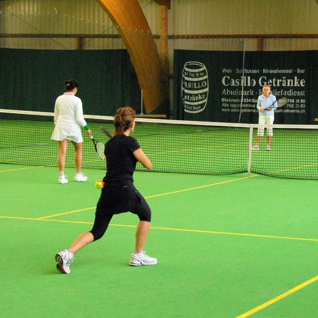 Tennisunterricht-Sportcenter-Ägeri